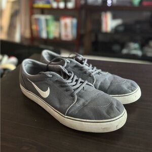 Nike men’s SB Satire canvas shoes